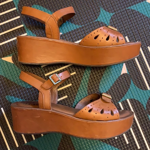 Kork-Ease Shoes - Kork-Ease Women’s Tan Leather Platform Sandals Size 8US